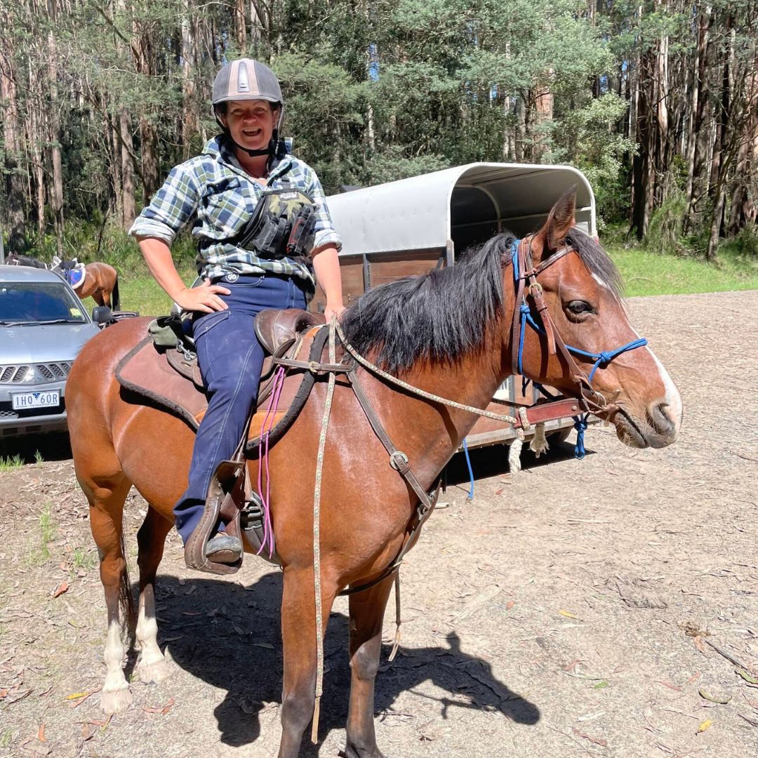 woman in a horse wearing ride proud horse riding jeans stable horizon