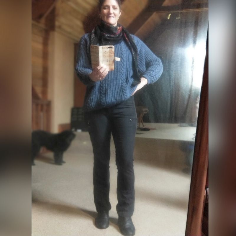 woman in equitation doing the mirror selfie