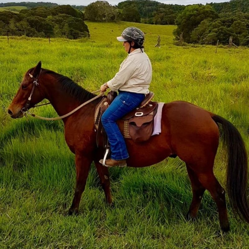 woman in her horizon jeans and beige top